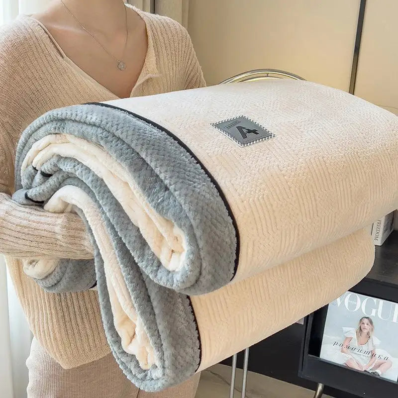 2025 New Comfortable Cotton Blanket Velvet Plush Light Luxury Blanket Warm Soft and Comfortable Milk Velvet Blanket