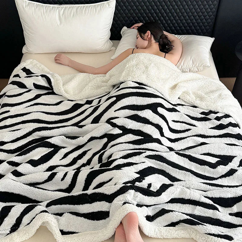 Double Layered Zebra Patterned Jacquard Blanket Skin Friendly Taffeta Velvet Blanket for Office Nap Super Soft A-Class Bed Decor