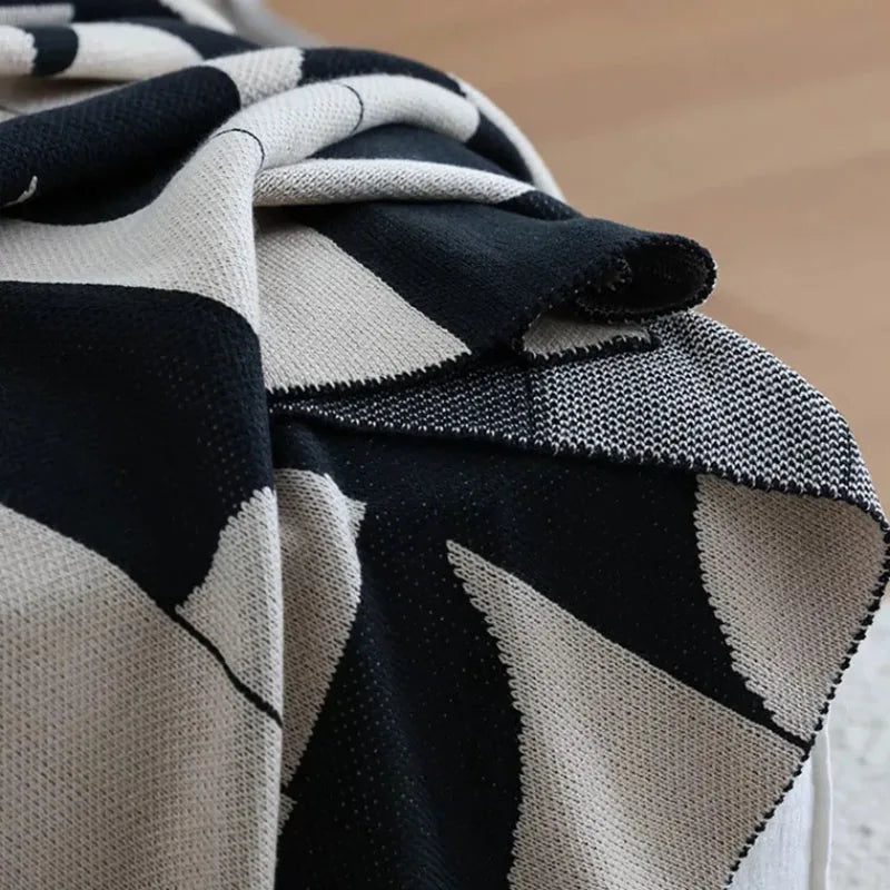 Retro Nordic Geometric Pattern Towel Blanket Black Coffee Nap Blanket for Home Sofa Office Comfortable Colorfast Shawl Cushion
