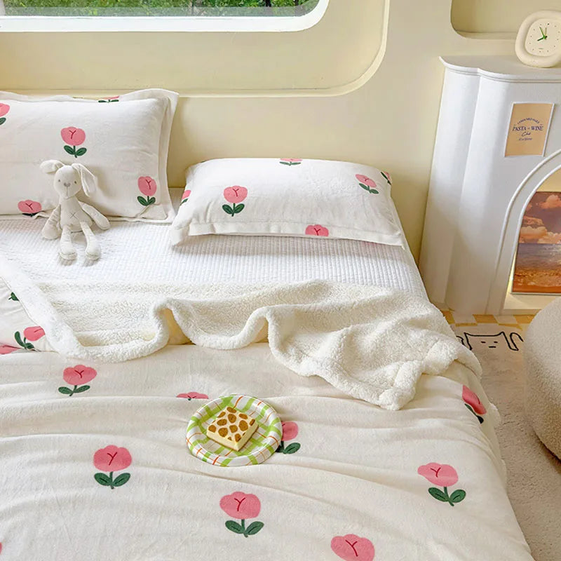 Winter Cartoon Printed Lamb Wool Blanket Thick and Warm Coral Fleece Blanket for Office Napping Fluffy Soft Plush Bedspread