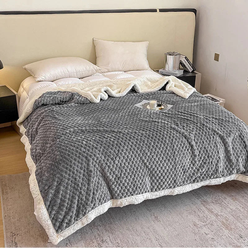 Thick Flannel Jacquard Two-Color Blanket Lamb Wool Warm and Soft Nap Sofa Cover Skin Friendly Queen Single Size Quilt for Home